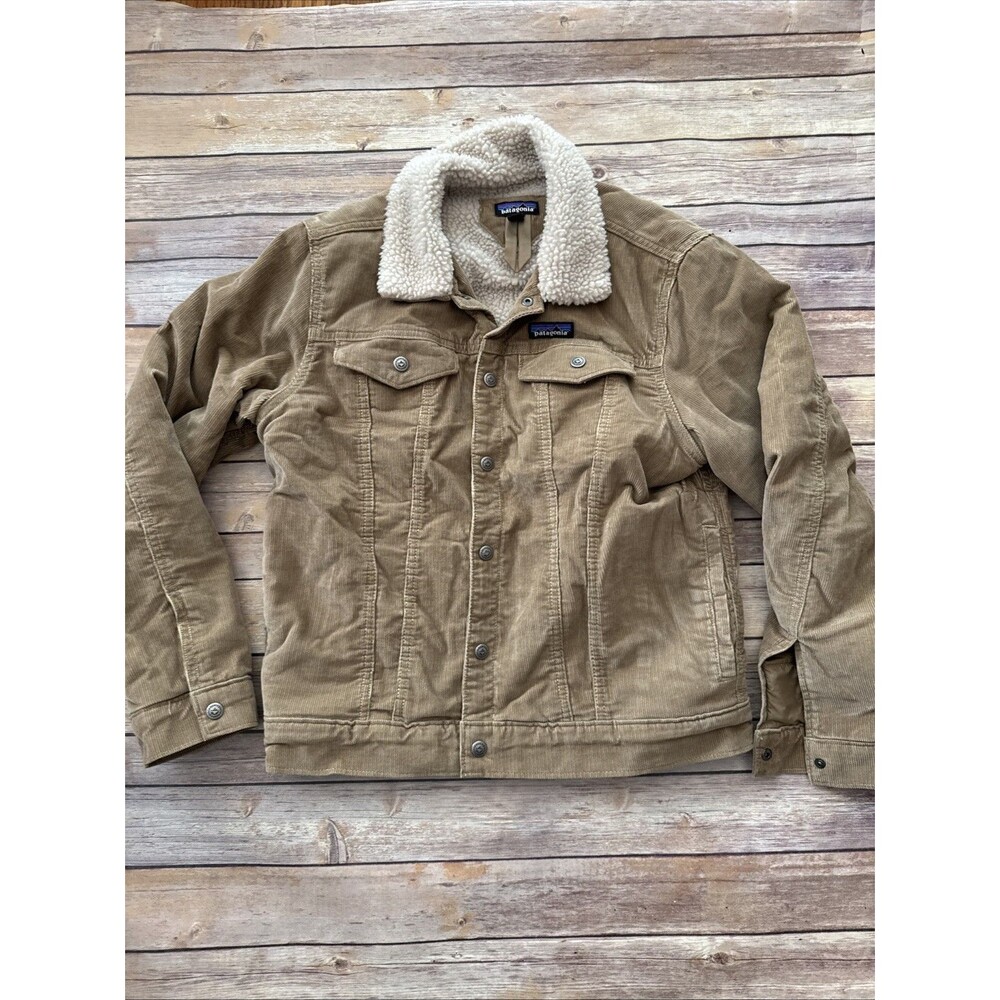 Mens Patagonia  Bomber bore trucker jacket Small 26520FA20 pile lined Tan Sherpa